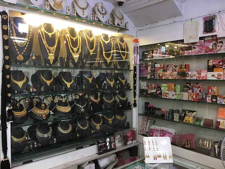 A-1 Gold Covering and Fancy store